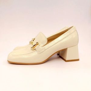 Nevio mocassino vernice tacco