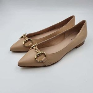 Status ballerina con morsetto